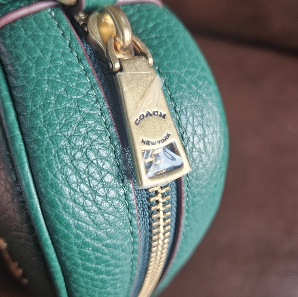 COACH DISNEY X Mickey & Minnie Holiday Crossbody Bag No. H2381-CN924 - Picture 9 of 11